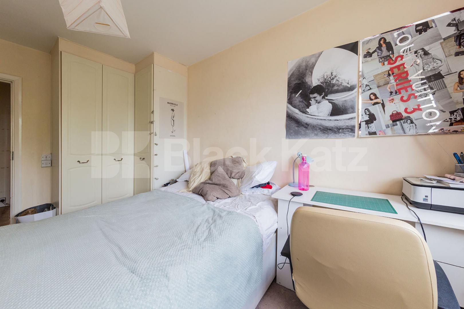 Located close to a station this 2 bed offer fantastic views of East london Pemberton Gardens, Holloway